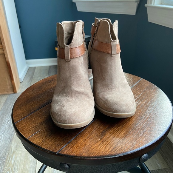 Francesca’s Cadence Tan and Brown Booties- Size 7 - Picture 6 of 11